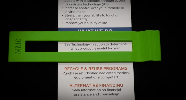 Green reading bar isolating two lines of black text on a white background